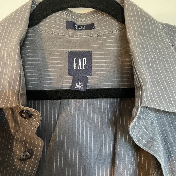XL 17-17.5 GAP Fitted Premium Grey Button Down - Picture 2 of 6